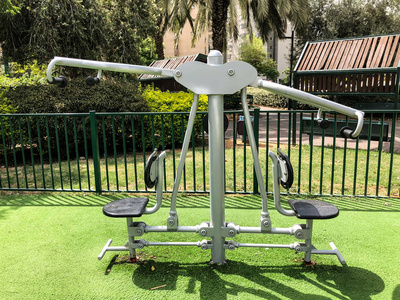 公共公园与家居用品 融合健身的现代生活新方式